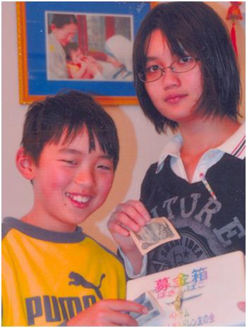 Con gái và con trai của ông Thomas Soi bỏ tiền tiết kiệm tại Nhật để tặng cây cầu bê tông cho quê hương Việt Nam. Ảnh: T.L.