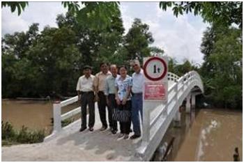 Cầu hữu nghị VK.130 Xã Phú Long - huyện Tam Bình - tỉnh Vĩnh Long Chiều dài: 29 m, Rộng: 2m, Tải trọng: 1 tấn Tổng giá trị công trình: 170.340.000 đ